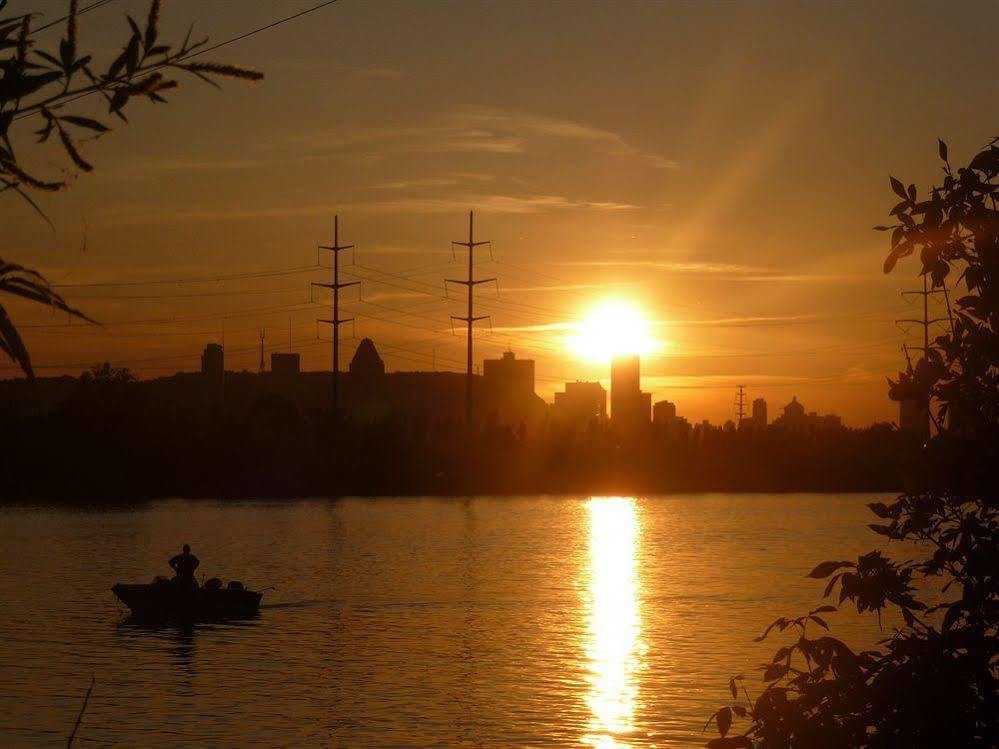 Motel Du Fleuve Brossard Luaran gambar