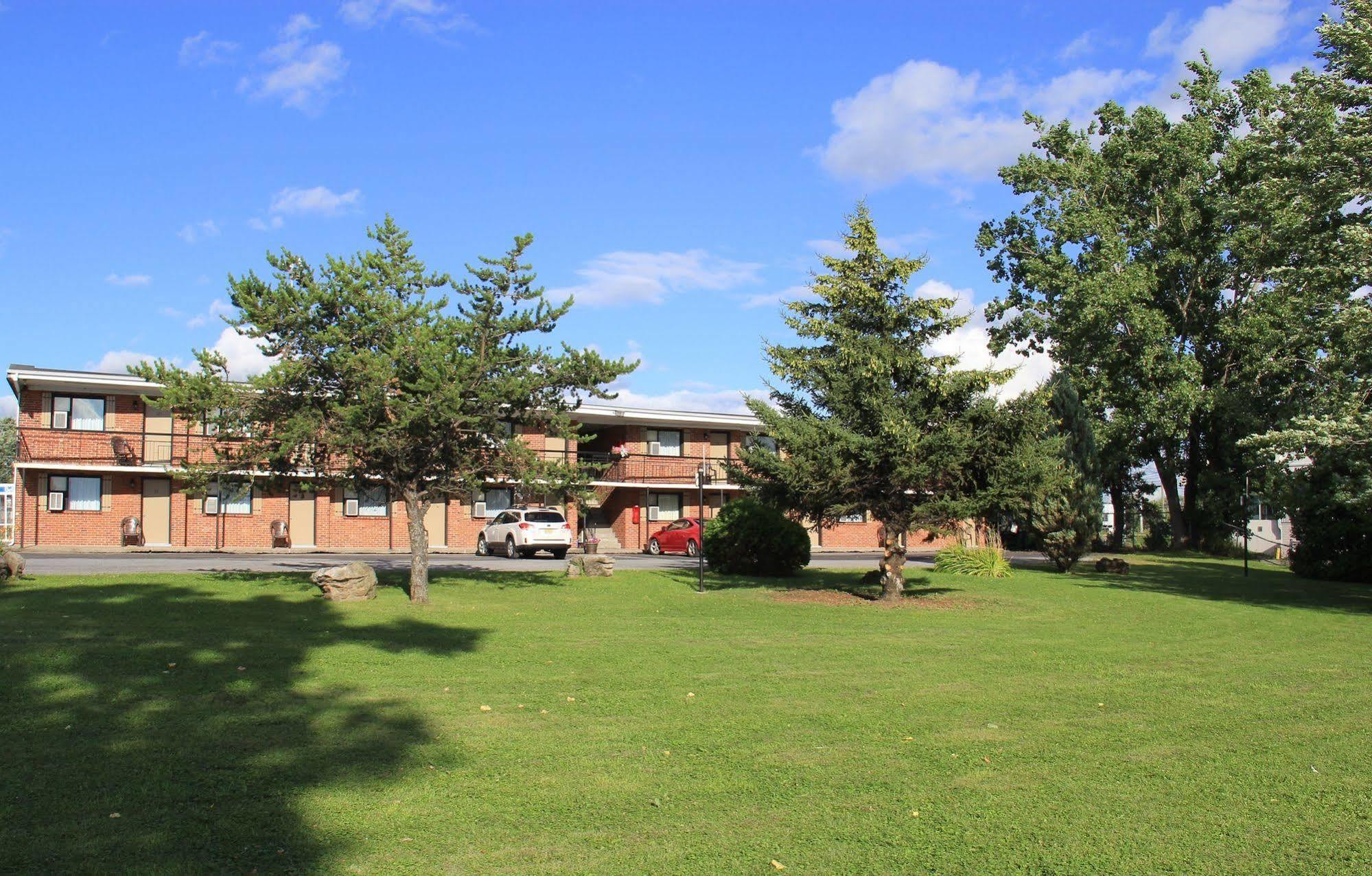 Motel Du Fleuve Brossard Luaran gambar